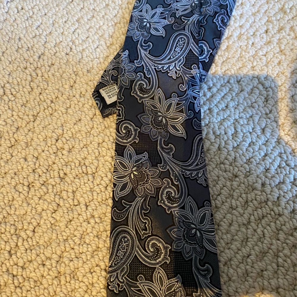 Geoffrey Beene tie